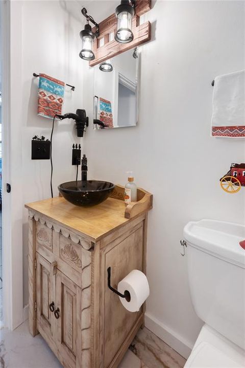 For Sale: $875,000 (2 beds, 1 baths, 1352 Square Feet)