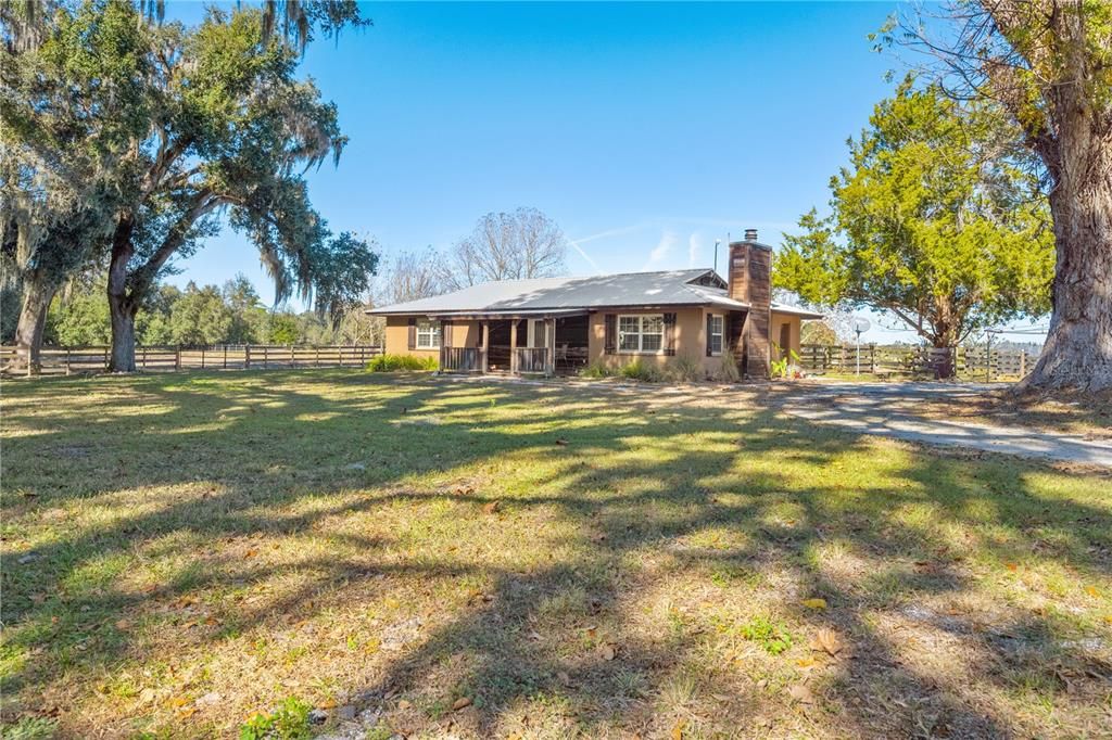 For Sale: $875,000 (2 beds, 1 baths, 1352 Square Feet)