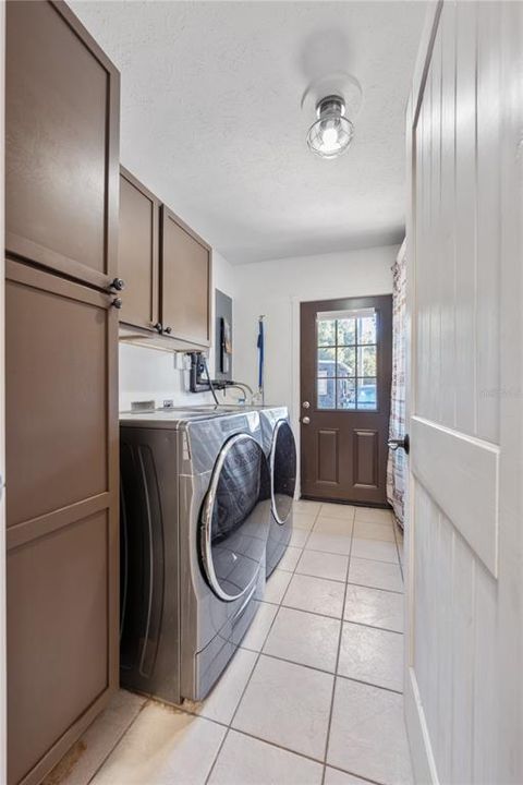 For Sale: $875,000 (2 beds, 1 baths, 1352 Square Feet)