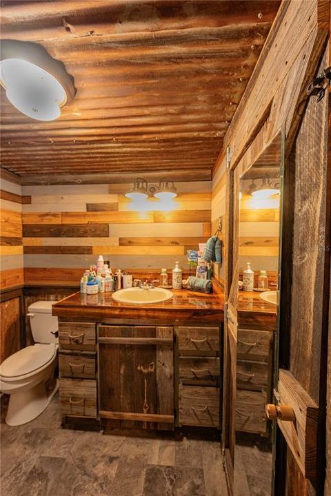 For Sale: $875,000 (2 beds, 1 baths, 1352 Square Feet)