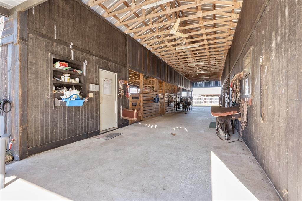 For Sale: $875,000 (2 beds, 1 baths, 1352 Square Feet)