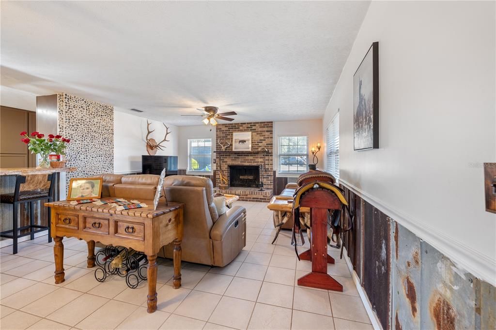 For Sale: $875,000 (2 beds, 1 baths, 1352 Square Feet)