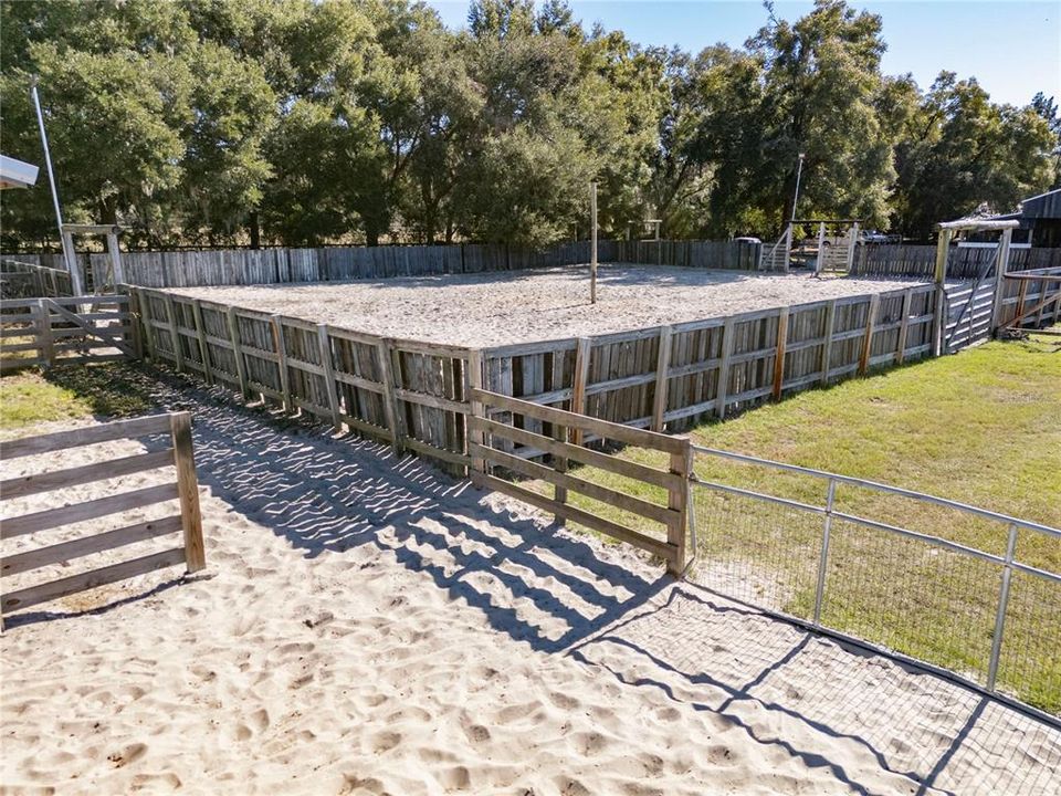 For Sale: $875,000 (2 beds, 1 baths, 1352 Square Feet)