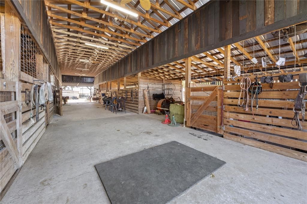 For Sale: $875,000 (2 beds, 1 baths, 1352 Square Feet)