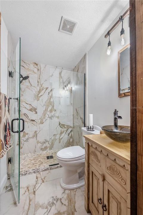 For Sale: $875,000 (2 beds, 1 baths, 1352 Square Feet)