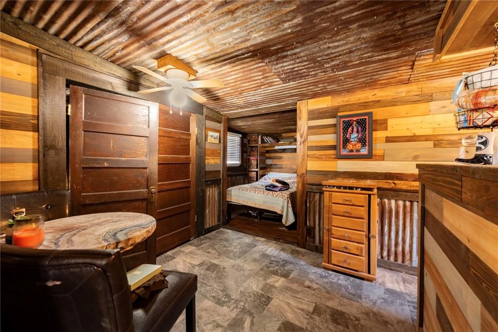 For Sale: $875,000 (2 beds, 1 baths, 1352 Square Feet)