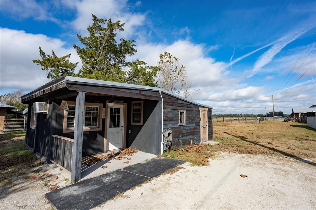 For Sale: $875,000 (2 beds, 1 baths, 1352 Square Feet)