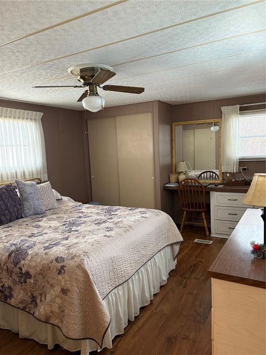 待售: $84,900 (1 贝兹, 1 浴室, 756 平方英尺)