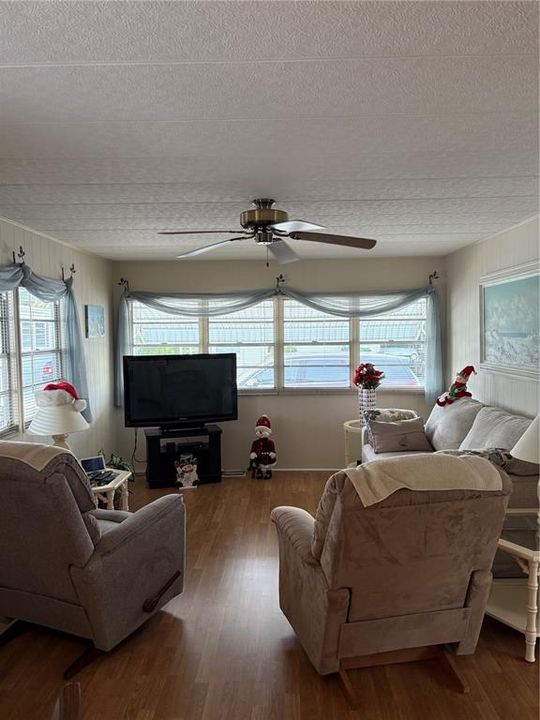 待售: $84,900 (1 贝兹, 1 浴室, 756 平方英尺)