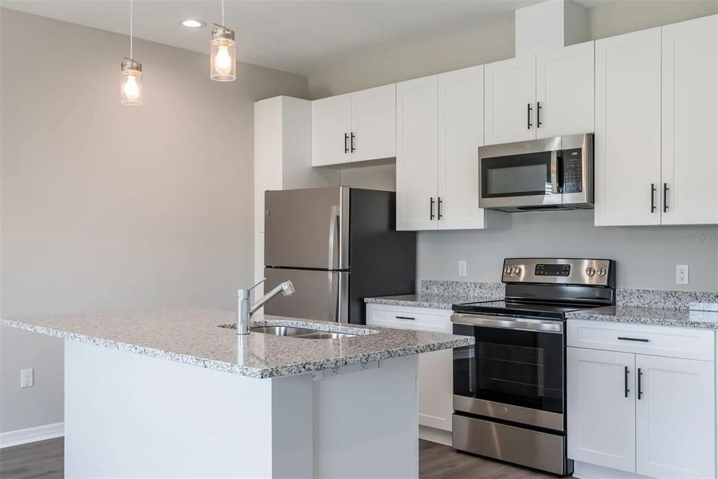 出租: $2,450 (2 贝兹, 2 浴室, 1498 平方英尺)