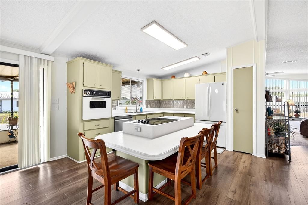 待售: $169,900 (2 贝兹, 2 浴室, 1506 平方英尺)