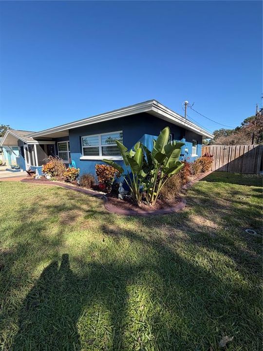 For Sale: $725,000 (3 beds, 2 baths, 1158 Square Feet)