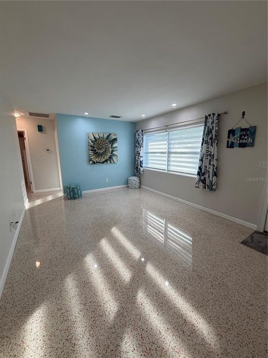 For Sale: $725,000 (3 beds, 2 baths, 1158 Square Feet)