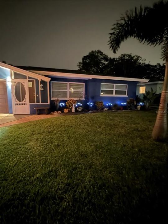 For Sale: $725,000 (3 beds, 2 baths, 1158 Square Feet)