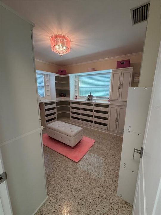 For Sale: $725,000 (3 beds, 2 baths, 1158 Square Feet)