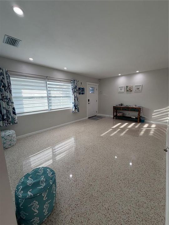 For Sale: $725,000 (3 beds, 2 baths, 1158 Square Feet)