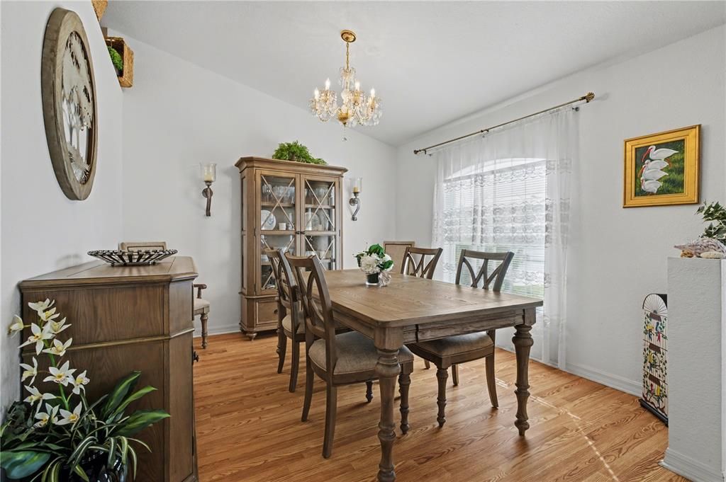 待售: $299,000 (3 贝兹, 2 浴室, 2000 平方英尺)