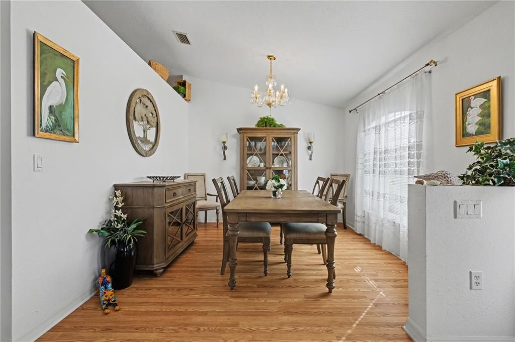 待售: $299,000 (3 贝兹, 2 浴室, 2000 平方英尺)