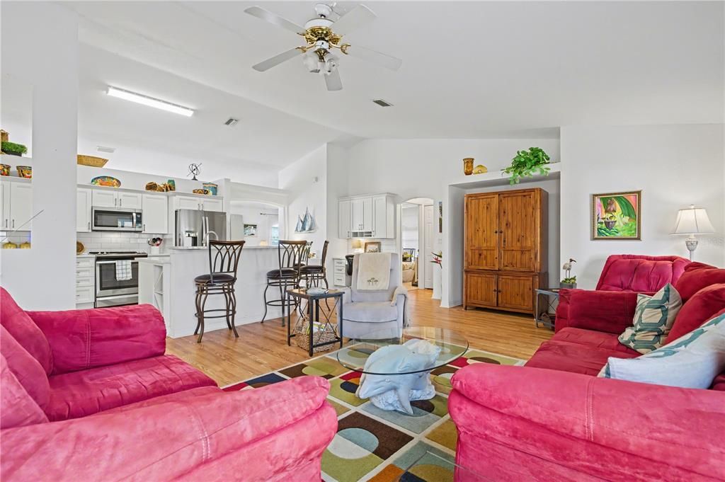 待售: $299,000 (3 贝兹, 2 浴室, 2000 平方英尺)