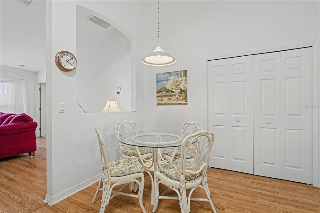 待售: $299,000 (3 贝兹, 2 浴室, 2000 平方英尺)