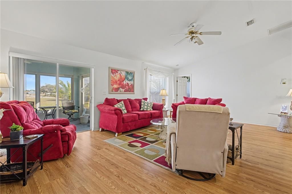 待售: $299,000 (3 贝兹, 2 浴室, 2000 平方英尺)