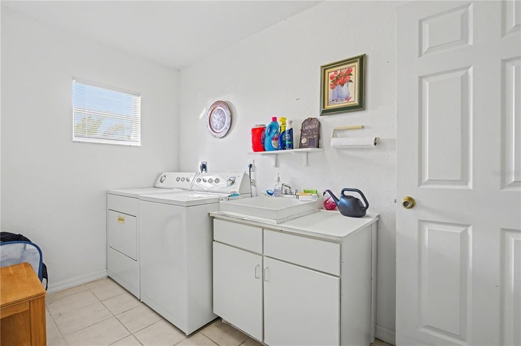 待售: $299,000 (3 贝兹, 2 浴室, 2000 平方英尺)