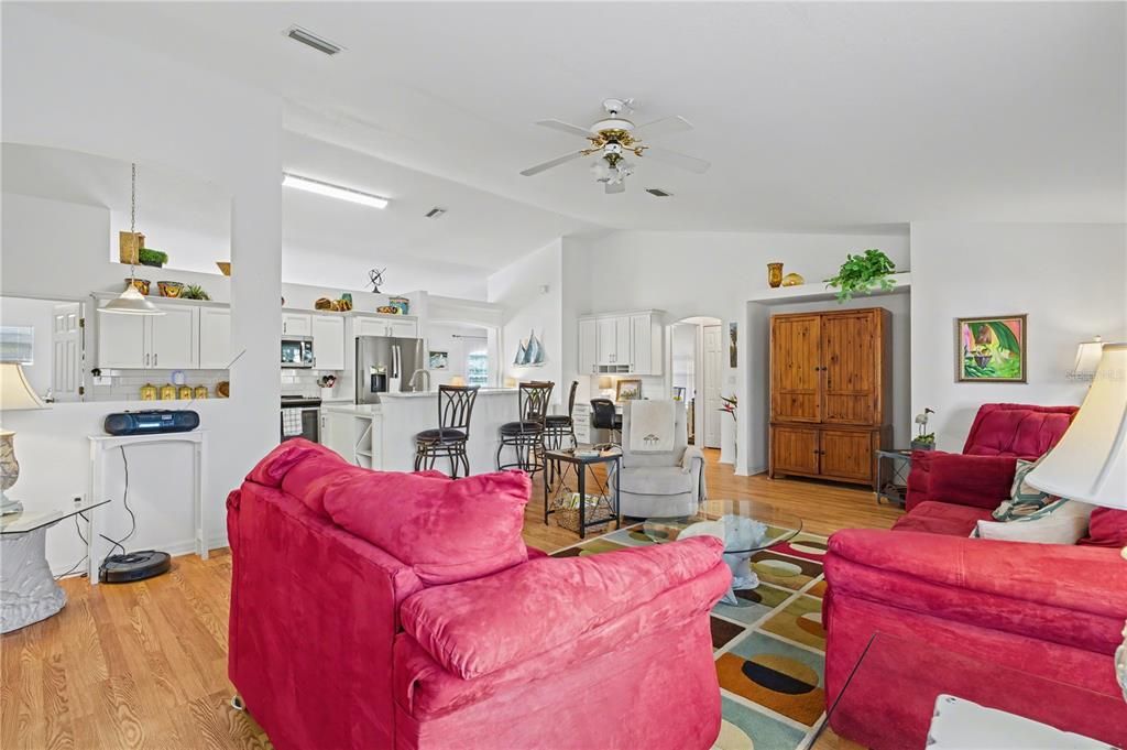 待售: $299,000 (3 贝兹, 2 浴室, 2000 平方英尺)