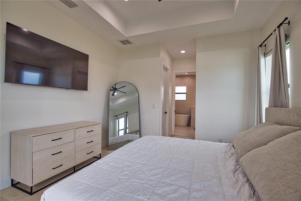 For Sale: $500,000 (3 beds, 2 baths, 1996 Square Feet)