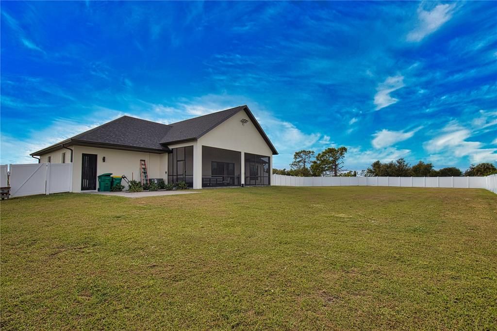For Sale: $500,000 (3 beds, 2 baths, 1996 Square Feet)