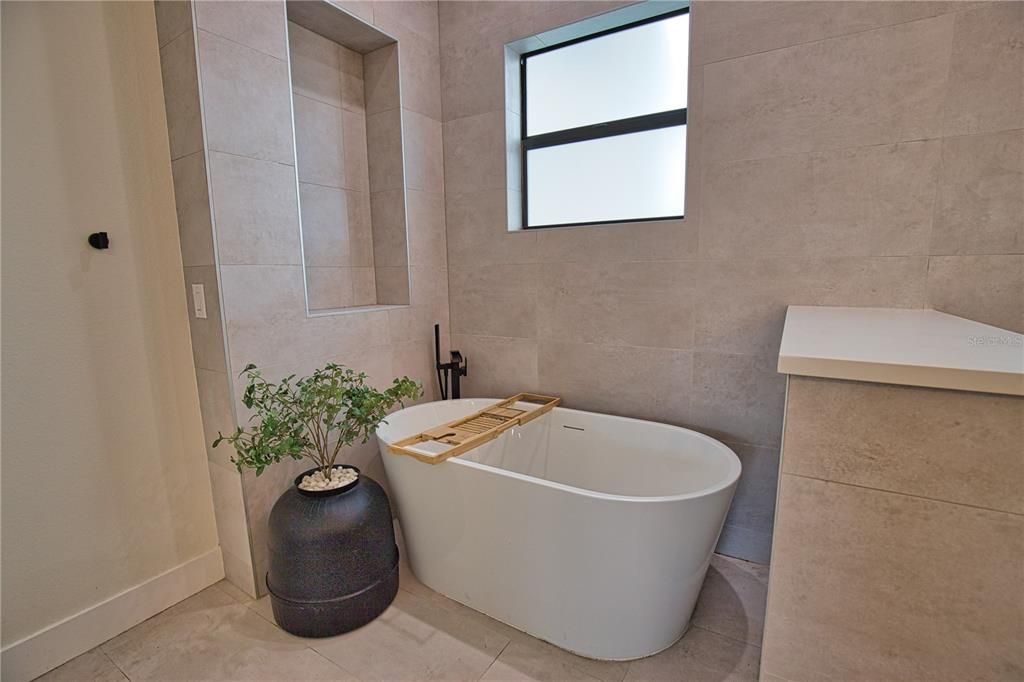 For Sale: $500,000 (3 beds, 2 baths, 1996 Square Feet)