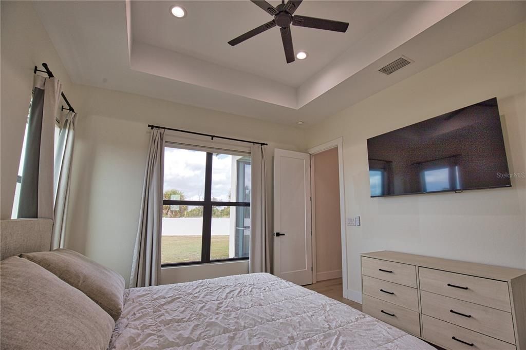 For Sale: $500,000 (3 beds, 2 baths, 1996 Square Feet)