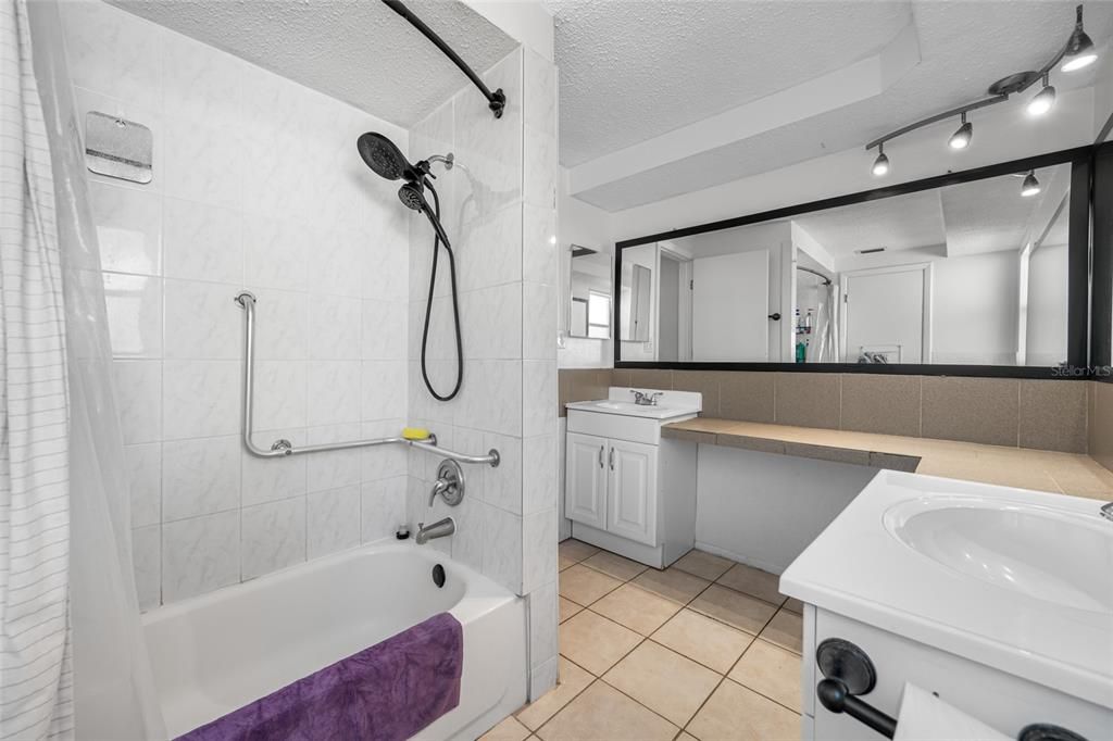 待售: $218,000 (3 贝兹, 2 浴室, 1584 平方英尺)