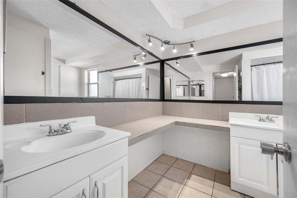 待售: $218,000 (3 贝兹, 2 浴室, 1584 平方英尺)