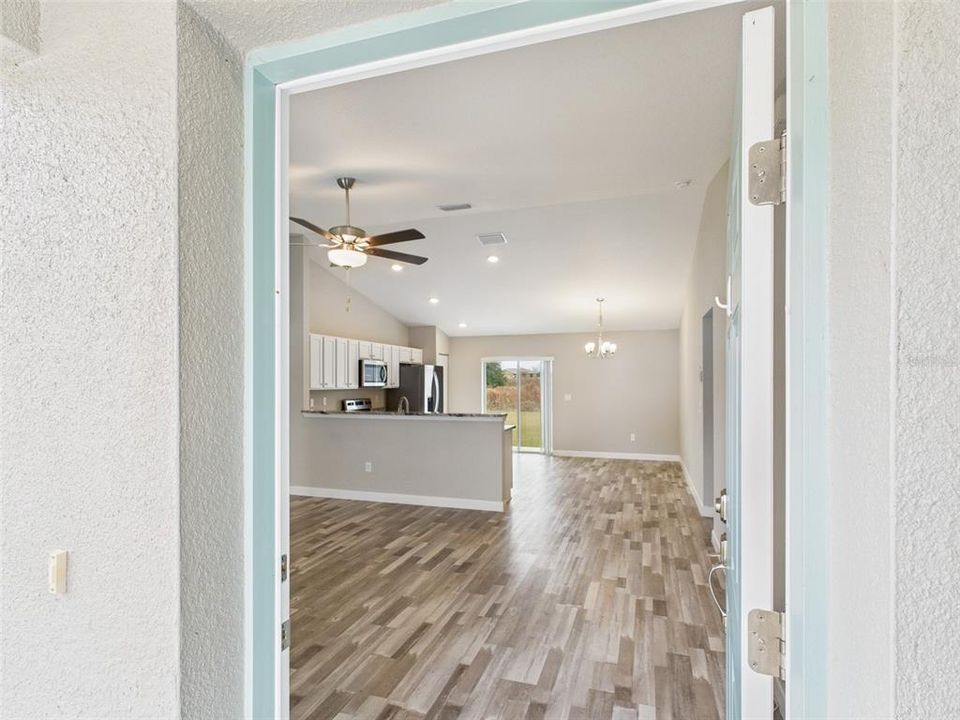 For Rent: $1,750 (3 beds, 2 baths, 1292 Square Feet)