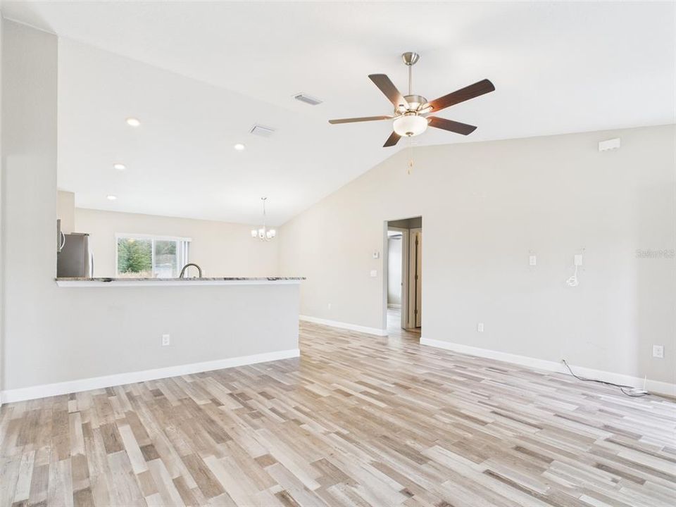 For Rent: $1,750 (3 beds, 2 baths, 1292 Square Feet)