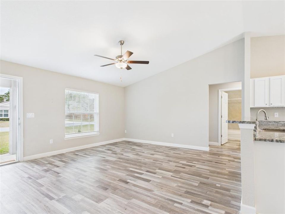 For Rent: $1,750 (3 beds, 2 baths, 1292 Square Feet)