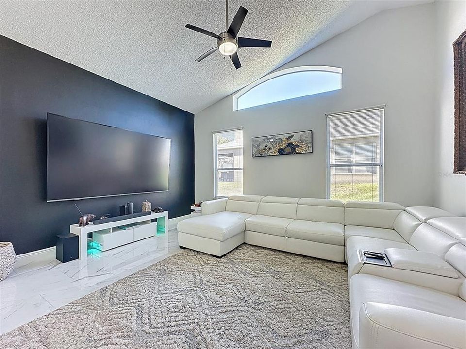 En Venta: $489,900 (4 camas, 2 baños, 2001 Pies cuadrados)