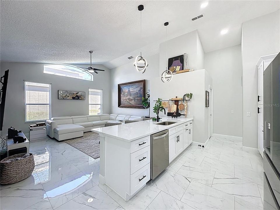 En Venta: $489,900 (4 camas, 2 baños, 2001 Pies cuadrados)