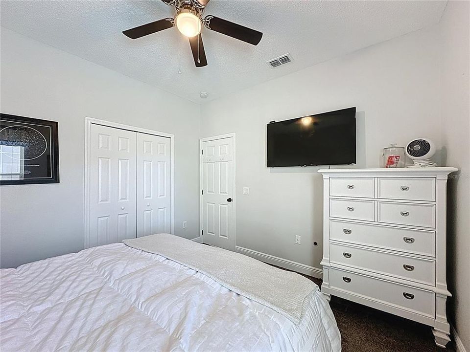 En Venta: $489,900 (4 camas, 2 baños, 2001 Pies cuadrados)