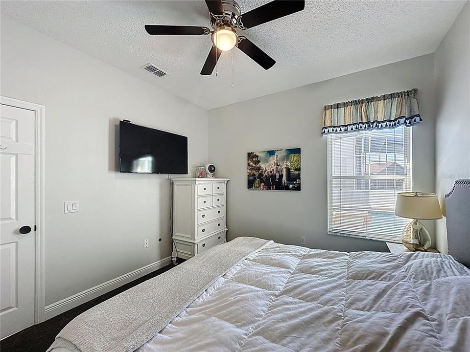 En Venta: $489,900 (4 camas, 2 baños, 2001 Pies cuadrados)