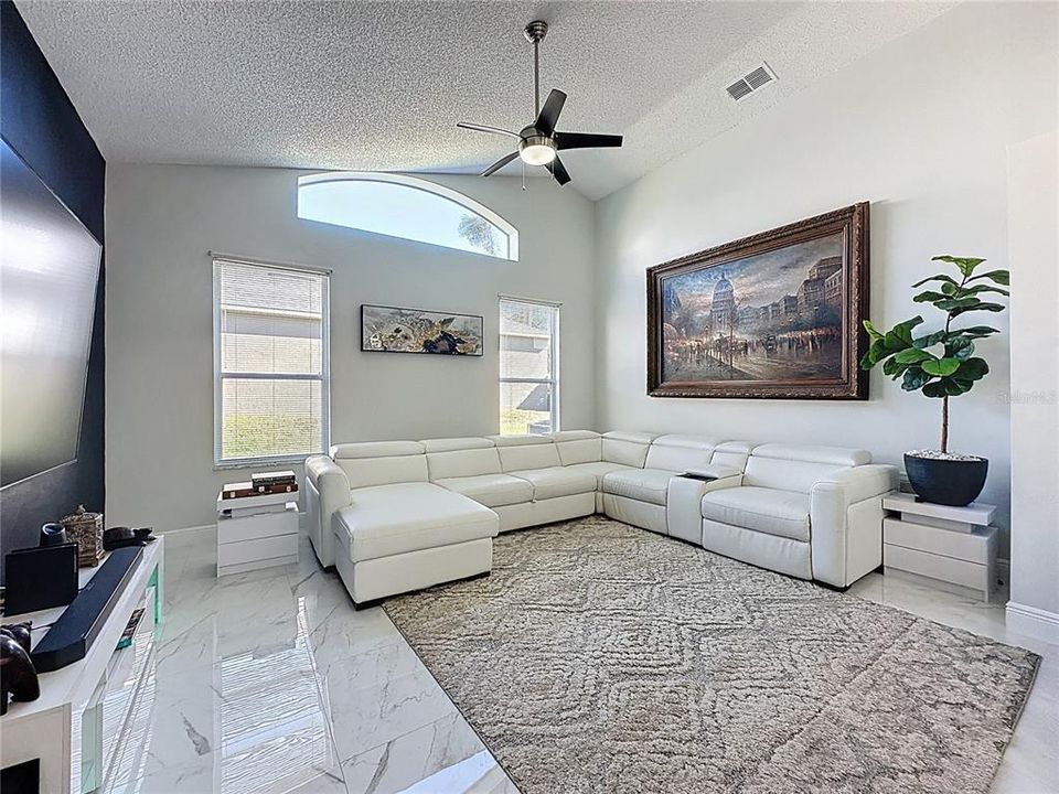 En Venta: $489,900 (4 camas, 2 baños, 2001 Pies cuadrados)