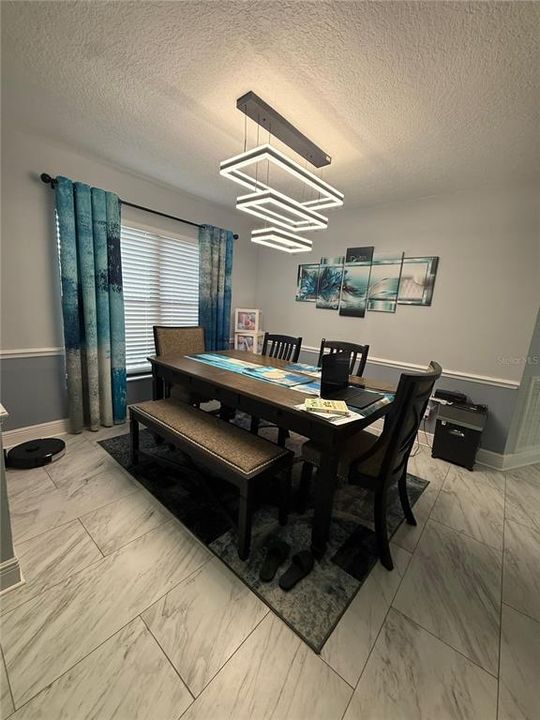 En Venta: $410,000 (4 camas, 2 baños, 1793 Pies cuadrados)