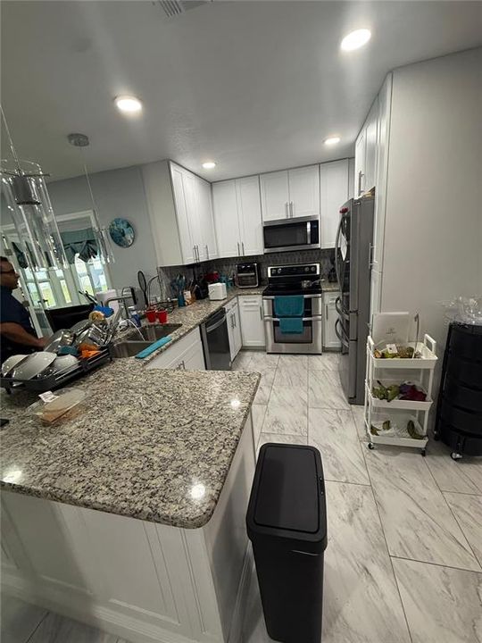 En Venta: $410,000 (4 camas, 2 baños, 1793 Pies cuadrados)