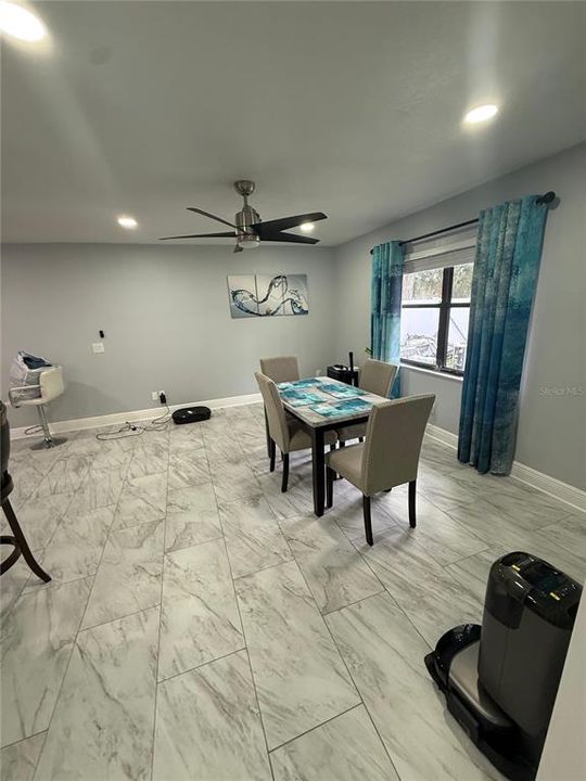 En Venta: $410,000 (4 camas, 2 baños, 1793 Pies cuadrados)