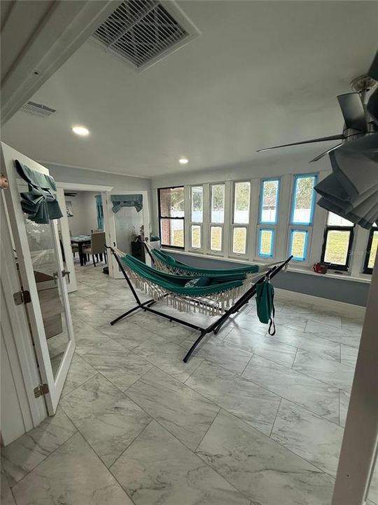 En Venta: $410,000 (4 camas, 2 baños, 1793 Pies cuadrados)