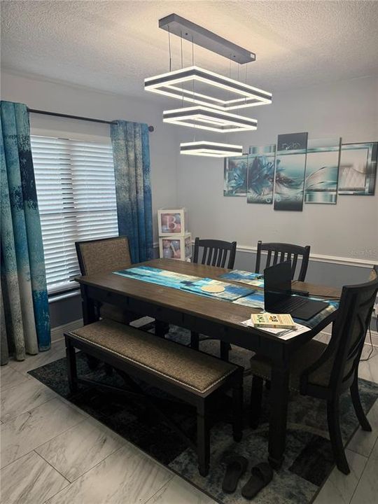 En Venta: $410,000 (4 camas, 2 baños, 1793 Pies cuadrados)