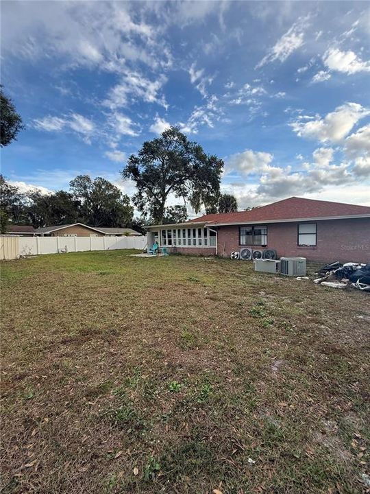 En Venta: $410,000 (4 camas, 2 baños, 1793 Pies cuadrados)