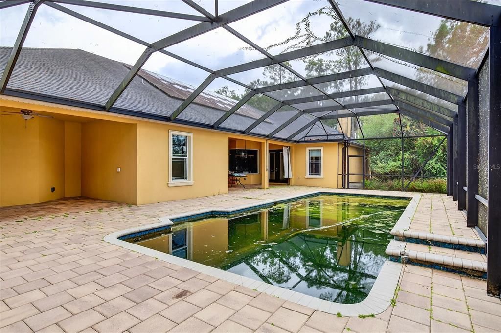 На продажу: $750,000 (6 спален, 3 ванн, 4350 Квадратных фут)