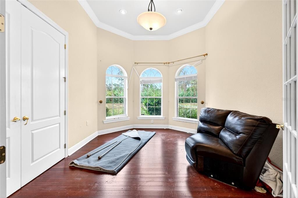 На продажу: $750,000 (6 спален, 3 ванн, 4350 Квадратных фут)