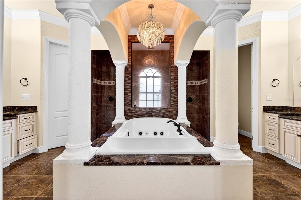 На продажу: $750,000 (6 спален, 3 ванн, 4350 Квадратных фут)